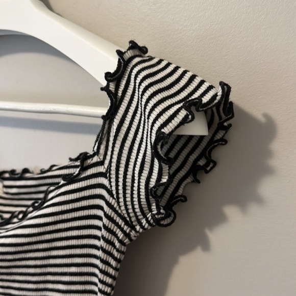 Brandy Melville John Galt Black and White Striped Crop Top - Picture 2 of 7